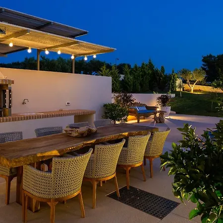 Elias Luxury Villa *