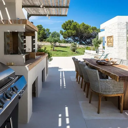 Elias Luxury *