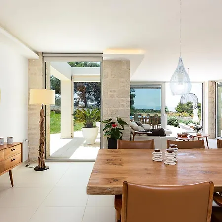 Elias Luxury